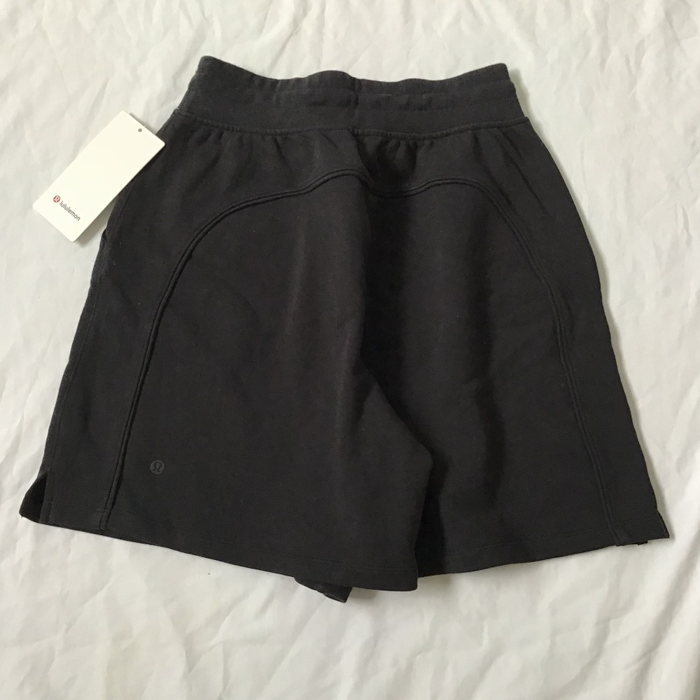 LuLuLemon sz 6 All Yours High Rise Short in Black NWT - Picture 4 of 5